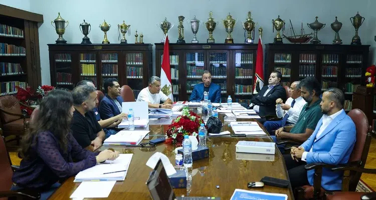 استبعاد مفاجئ.. الأهلي يطيح بثنائي من قائمة المرشحين لتدريب الفريق