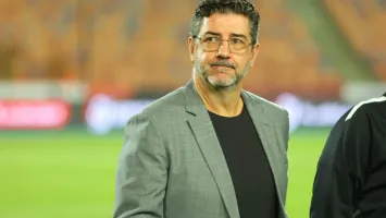 بعد أنباء اقترابه.. استبعاد مفاجئ لـ روي فيتوريا من سباق تدريب الأهلي