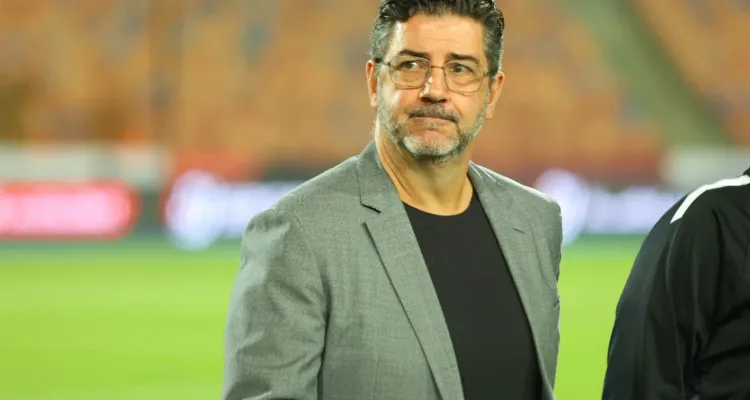 بعد أنباء اقترابه.. استبعاد مفاجئ لـ روي فيتوريا من سباق تدريب الأهلي