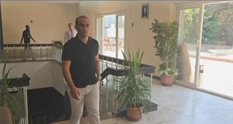 اجتماع مفاجئ في الأهلي.. ظهور جديد لـ سيد عبد الحفيظ مع الخطيب