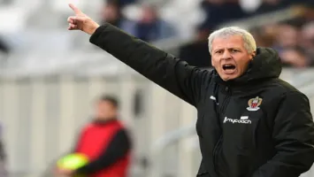 اسم مفاجئ يدخل بقوة.. الأهلي يقترب من المدرب السويسري لوسيان فافر