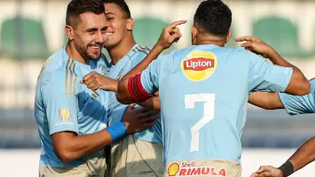 فيديو | بثلاثية مقابل هدفين.. الأهلي يفلت من كمين حرس الحدود