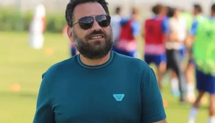صوره عن منافس الأهلي.. أزمة وطلب عاجل من جون إدوارد لإدارة الزمالك قبل القمة