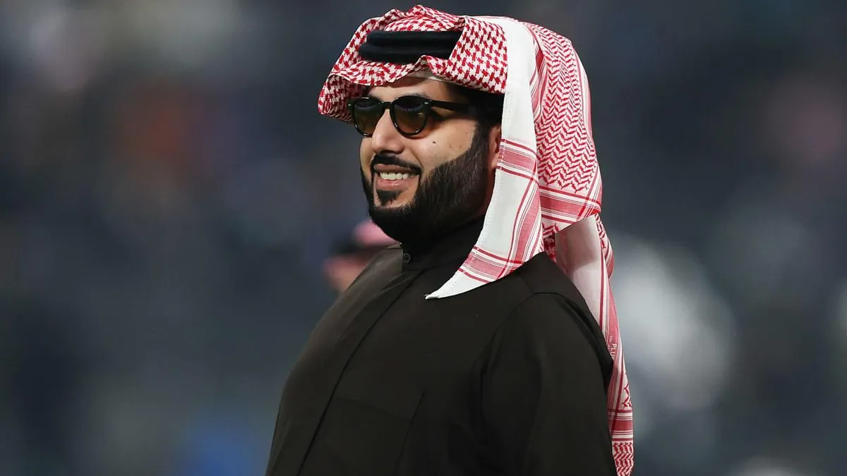 تركي آل الشيخ يتدخل في أزمة الخطيب ومدحت شلبي