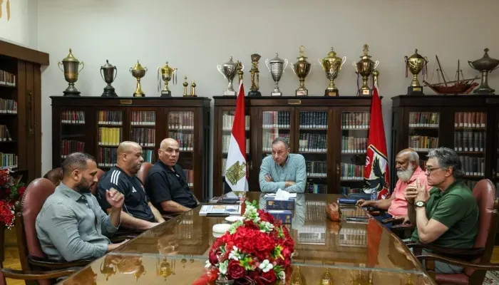 صوره عن إمام عاشور يعرفه جيدا.. مدرب دنماركي على طاولة الأهلي