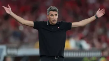 تطور حاسم في مفاوضات الأهلي مع برونو لاج