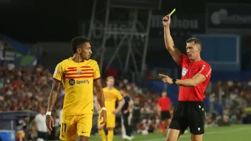 مكروه في برشلونة.. من هو سيزار جرادو حكم قمة الأهلي والزمالك؟