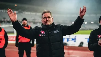 رغم الاتفاق مع الأهلي.. توماسبيرج يقترب من تدريب ناد بولندي