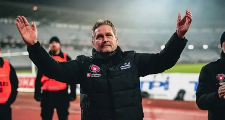 رغم الاتفاق مع الأهلي.. توماسبيرج يقترب من تدريب ناد بولندي