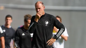 ثلاثة أصوات تؤيد..  ثورب يقترب من الأهلي وسط انقسام داخلي