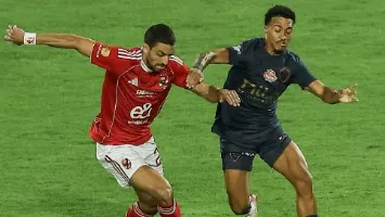 سقط وخرج.. إصابة قوية لـ طاهر محمد أمام الزمالك