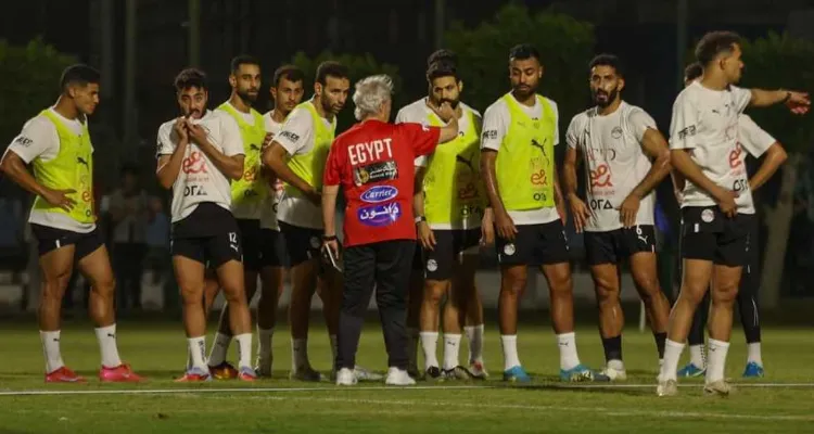 قرار مفاجئ في معسكر منتخب مصر.. لاعب أهلاوي خارج المباراة الأولى