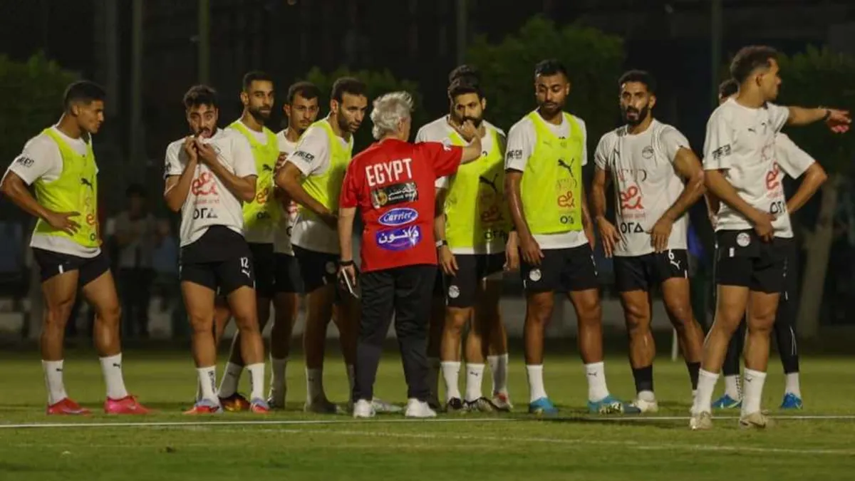 قرار مفاجئ في معسكر منتخب مصر.. لاعب أهلاوي خارج المباراة الأولى