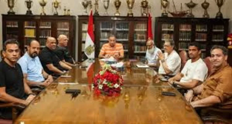خاص| اجتماع عاجل في الأهلي لحسم هوية المدرب الجديد