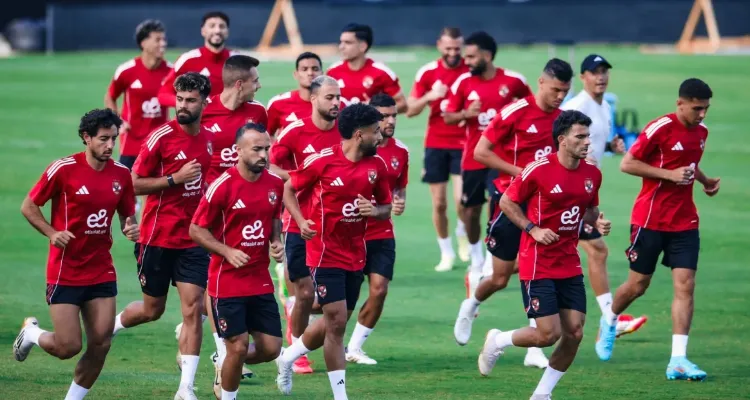 الأهلي يفسخ عقد لاعبه بالتراضي