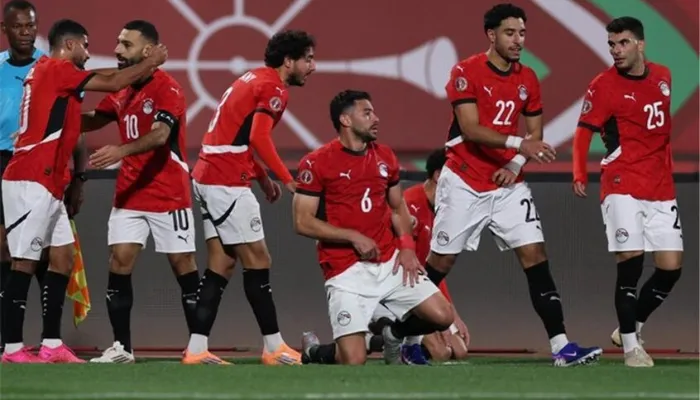 لاعب منتخب مصر على أبواب الأهلي