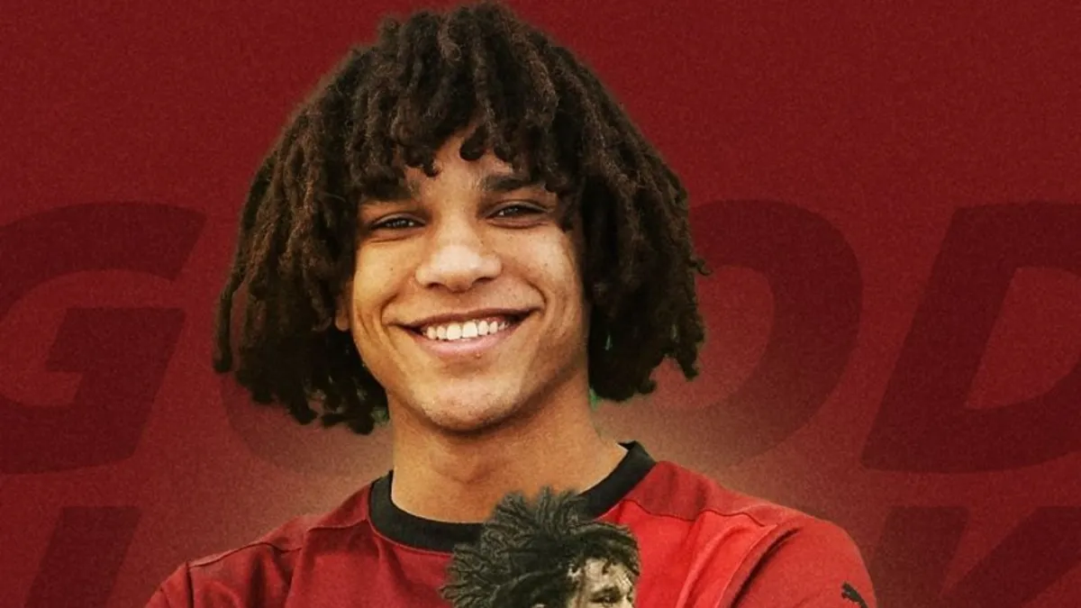 اتفاق مختلف على الورق.. ماذا فعل الأهلي في صفقة سيراميكا التبادلية؟