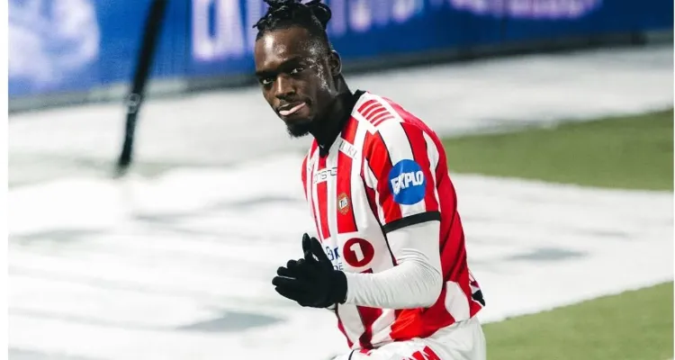 أول رد من المهاجم الأنجولي كامويش على مفاوضات الأهلي