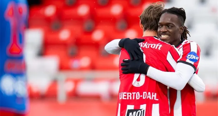 بعد إتمام الاتفاق مع الأهلي.. أسامة هلال يفسد صفقة كامويش بطريقة صادمة