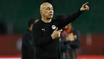 تحذير خاص من حسام حسن للاعب الأهلي قبل موقعة كوت ديفوار