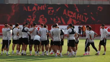 6 لاعبين يحلمون بالظهور التاريخي الأول مع الأهلي أمام الزمالك في القمة