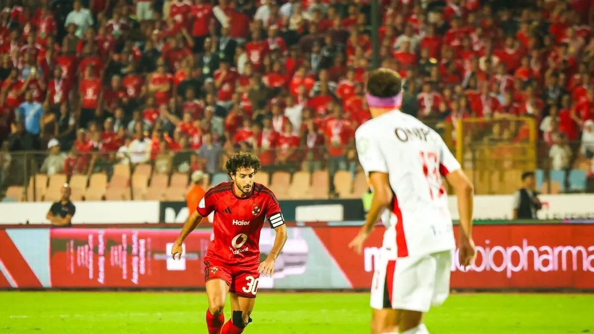 الأهلي يضرب الزمالك بثنائية ويعتلي صدارة الدوري المصري