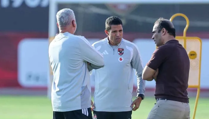 سيد عبدالحفيظ ينهي خلاف عموتة ولاعب الأهلي بطريقته