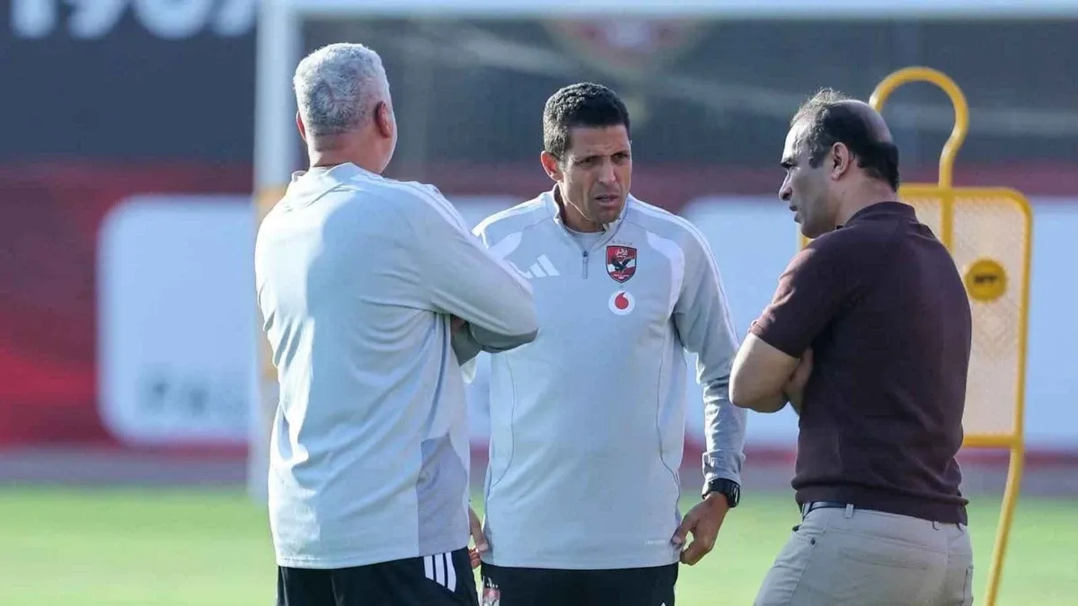 سيد عبدالحفيظ ينهي خلاف عموتة ولاعب الأهلي بطريقته