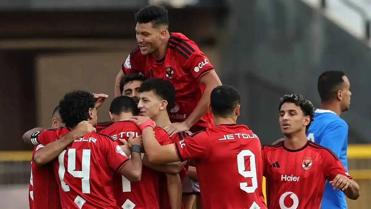 عرض عربي قد يخطف لاعب الأهلي بالمجان