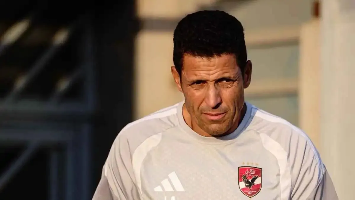 رغم إشادة زملائه.. عموتة يرفض منح لاعب الأهلي الفرصة
