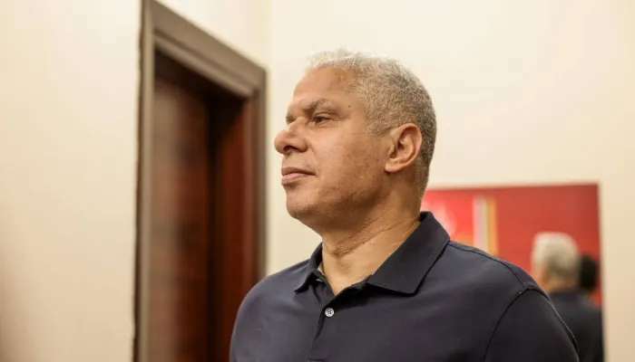 وائل جمعة يرد على أنباء خلاف أحمد رضا مع عموتة وجهازه في الأهلي