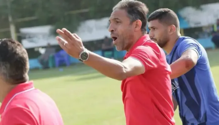 منافس الأهلي في كأس مصر.. مدرب السكة الحديد يتغنى بالأهلي ويصرح: فرصة للاعبينا