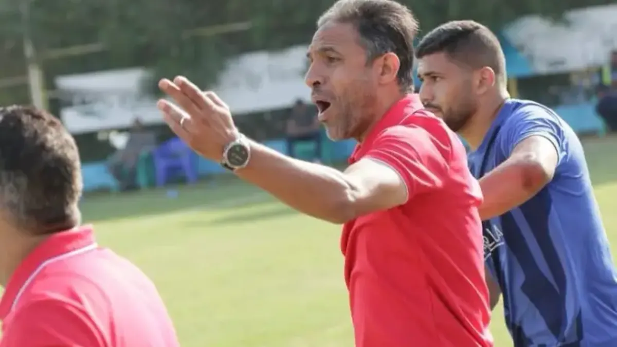 منافس الأهلي في كأس مصر.. مدرب السكة الحديد يتغنى بالأهلي ويصرح: فرصة للاعبينا