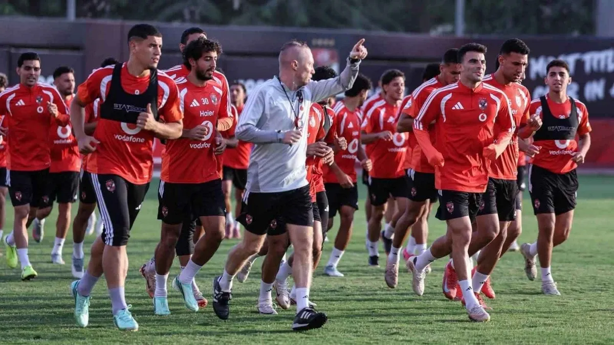 أزمات تضرب منافس الأهلي.. إقالة المدرب ونتائج صادمة في الموسم المحلي