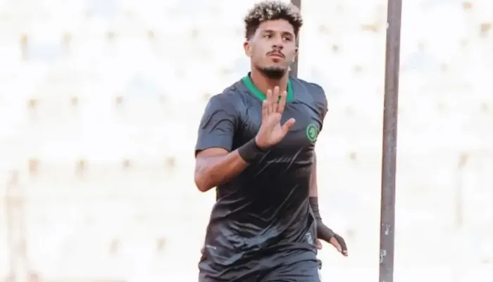 بعد الخسارة أمام الأهلي.. مدرب مودرن سبورت يكشف موقفه من رحيل محمود ممدوح
