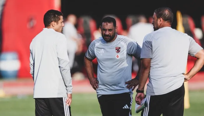 موقف عموتة من تدعيم جهازه الفني بـ الأهلي.. تطور جديد بشأن ياسر رضوان