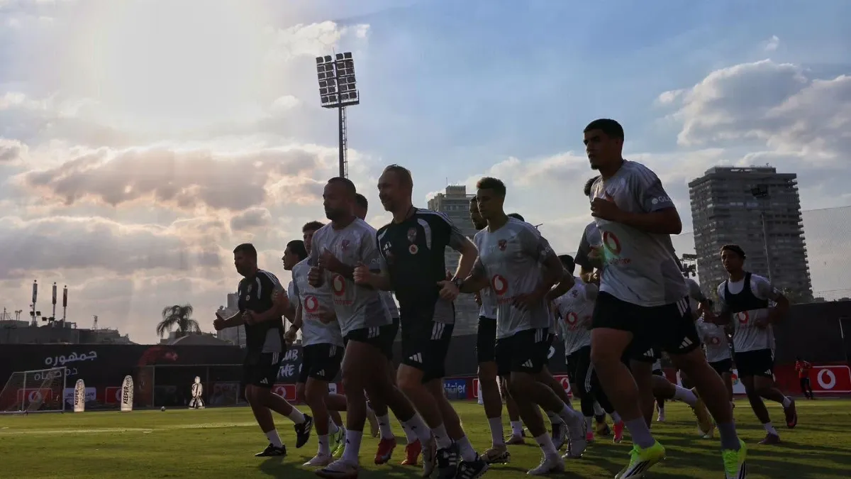 لاعب الأهلي الدولي يرفض الراحة قبل مباراة بترول أسيوط.. وعموتة يحسم مصيره
