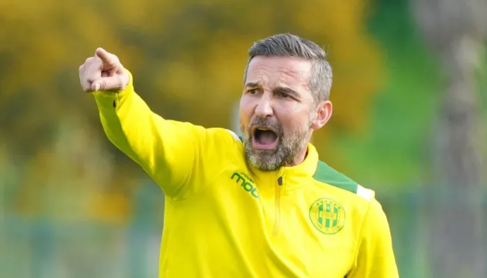 مدرب شبيبة القبائل يوجه رسائل نارية قبل مباراة الأهلي