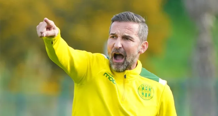 مدرب شبيبة القبائل يوجه رسائل نارية قبل مباراة الأهلي