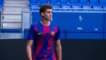 عاجل ورسميًا.. برشلونة يُعلن التعاقد مع مهاجم الأهلي حمزة عبد الكريم مع تفاصيل الصفقة