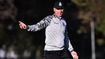 مصير مدرب الجيش الملكي في يد الأهلي