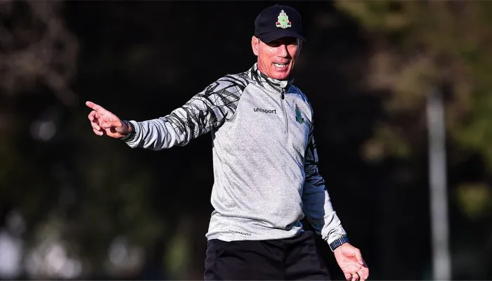 مصير مدرب الجيش الملكي في يد الأهلي