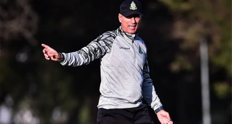 مصير مدرب الجيش الملكي في يد الأهلي