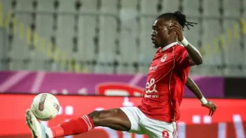 بند مفاجئ في عقد كامويش مع الأهلي