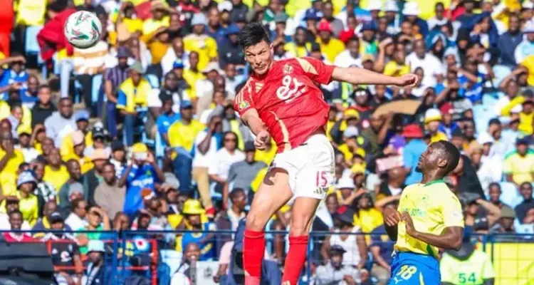 عرضان أوروبيان ينقذان الأهلي من أزمة أشرف داري