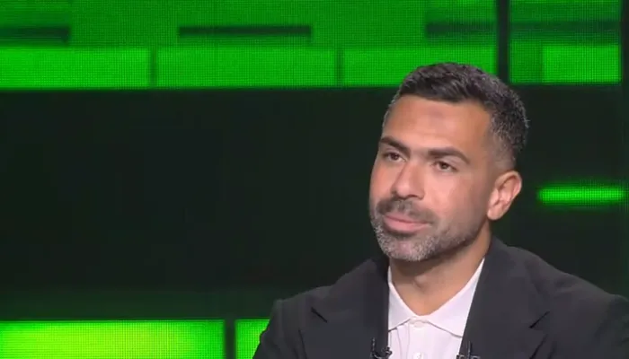 يمكنه منافسة الجيل الذهبي.. أحمد فتحي يشيد بنجم الأهلي