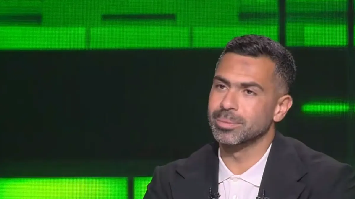 يمكنه منافسة الجيل الذهبي.. أحمد فتحي يشيد بنجم الأهلي