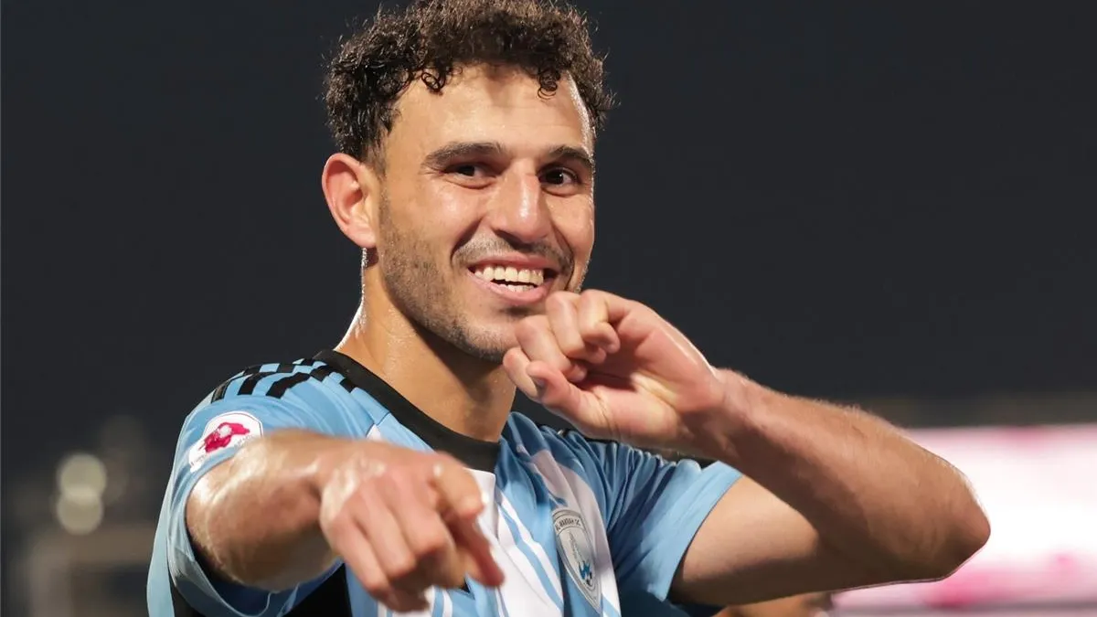 بعد اهتمام الأهلي.. خطوة مفاجئة تعرقل عودة حمدي فتحي إلى الدوري المصري