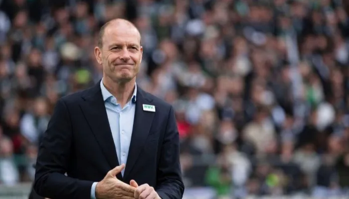 سر غياب مترجم توروب عن دكة بدلاء الأهلي خلال المباريات.. هل هناك خلافات؟