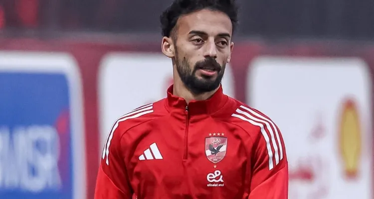 بند مثير ونسبة إعادة بيع.. تفاصيل صفقة انتقال أحمد عبد القادر من الأهلي إلى الكرمة العراقي